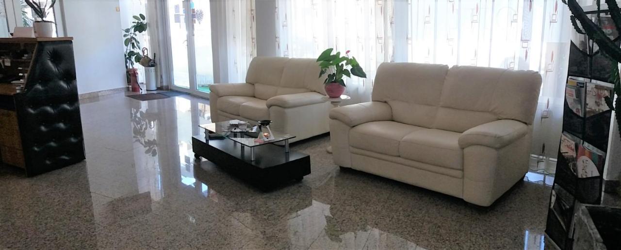 Hotel Vila Veneto 蒂米什瓦拉 外观 照片