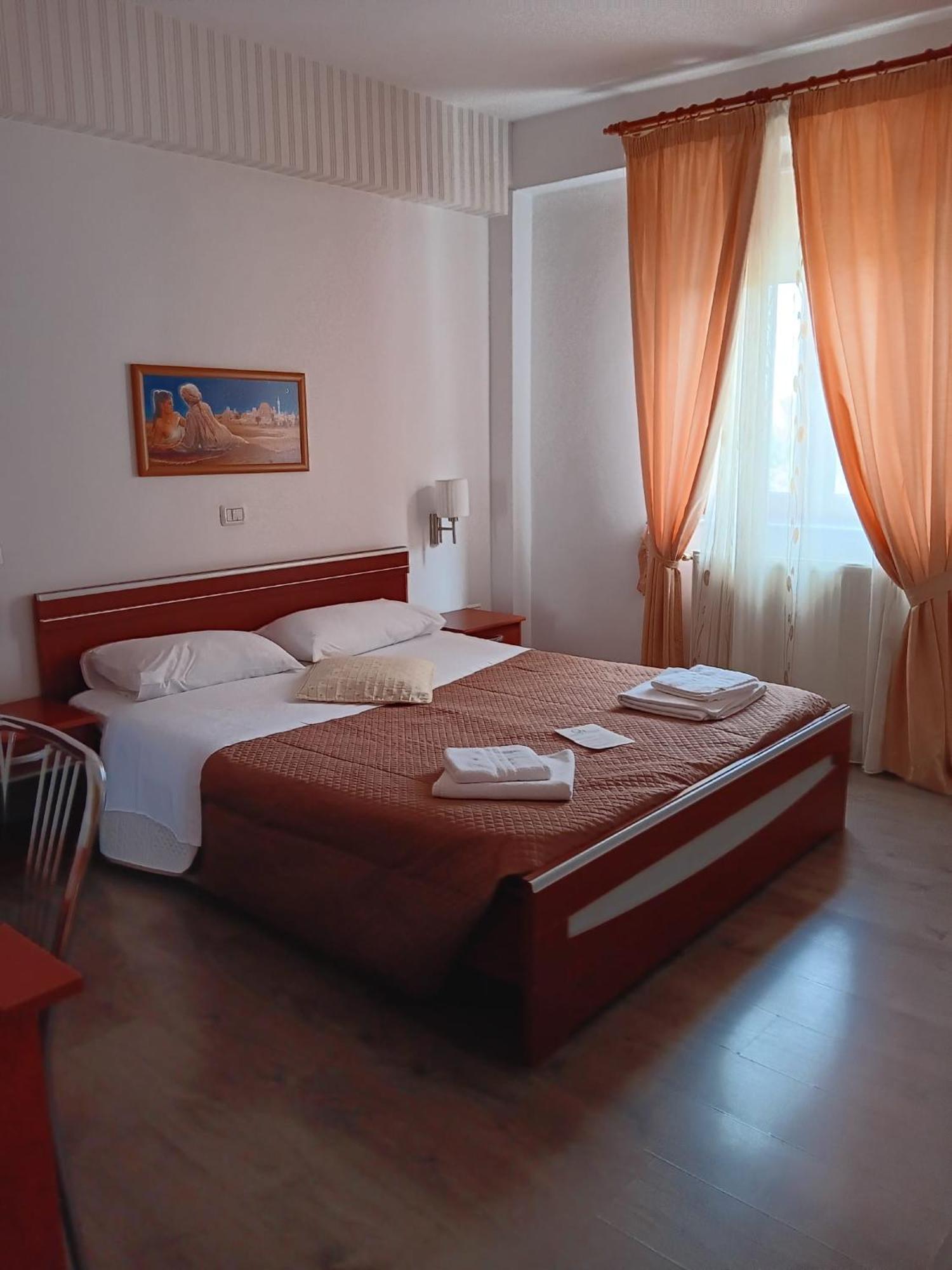 Hotel Vila Veneto 蒂米什瓦拉 外观 照片