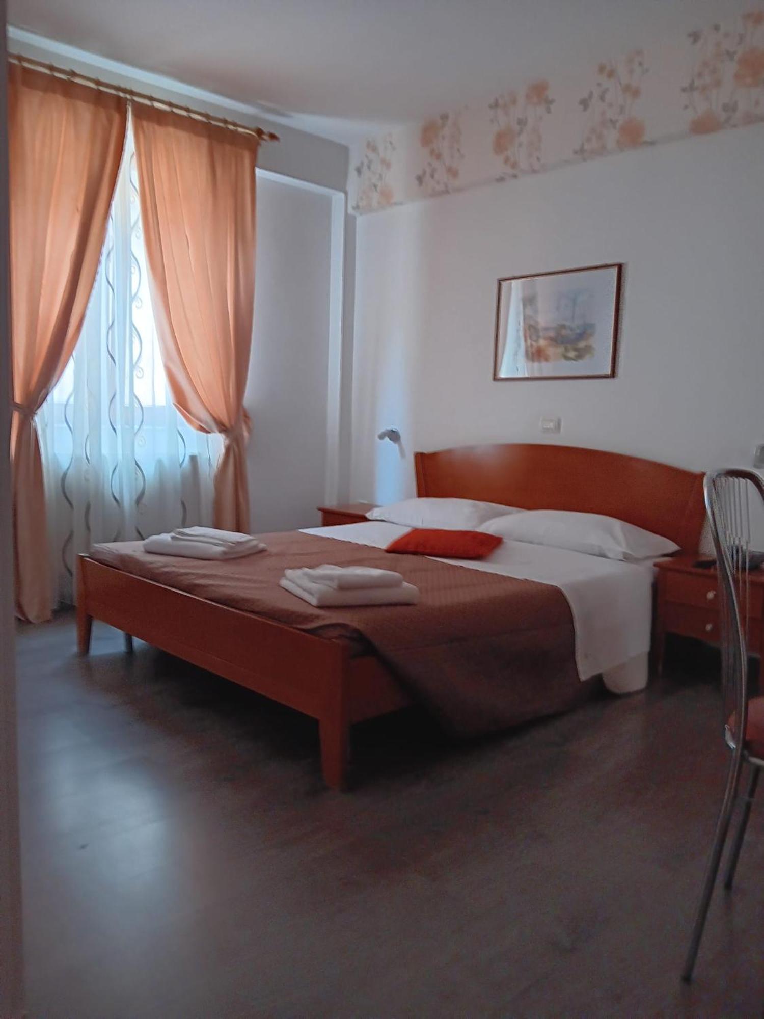 Hotel Vila Veneto 蒂米什瓦拉 外观 照片