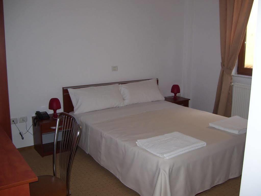 Hotel Vila Veneto 蒂米什瓦拉 外观 照片