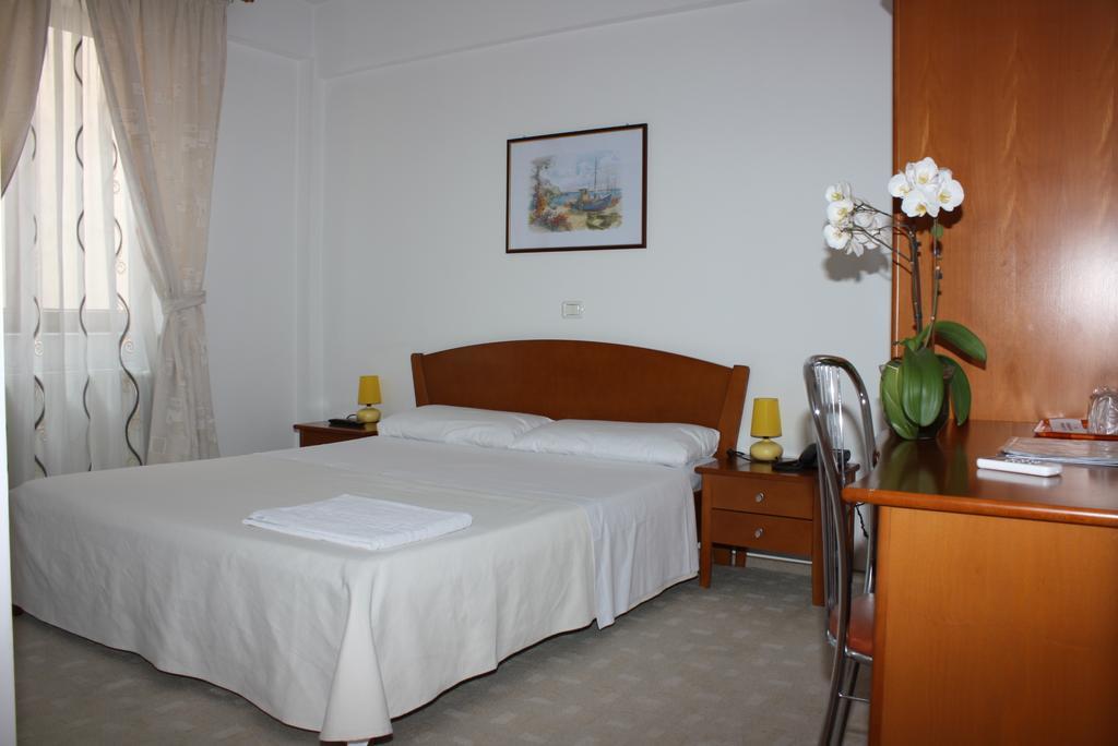 Hotel Vila Veneto 蒂米什瓦拉 客房 照片